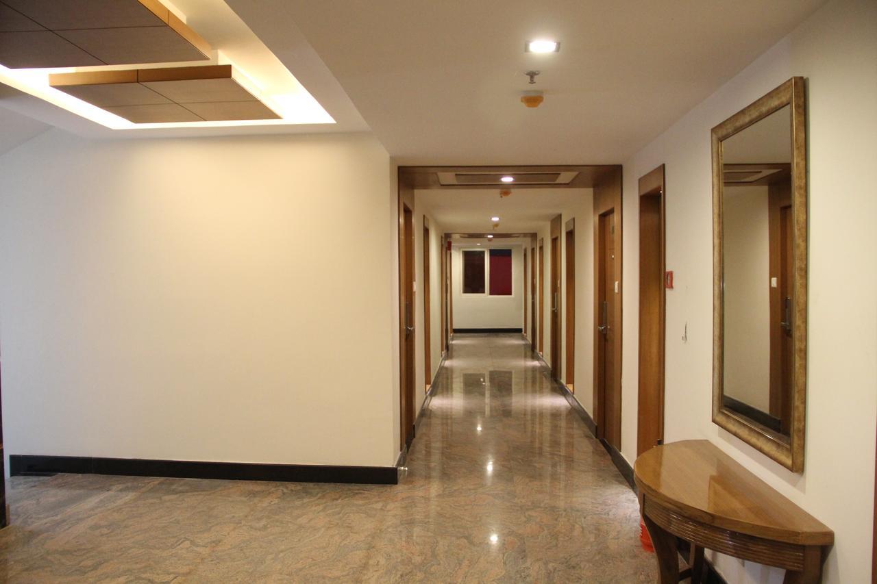 Hotel Southern Grand Vijayawāda Exteriör bild
