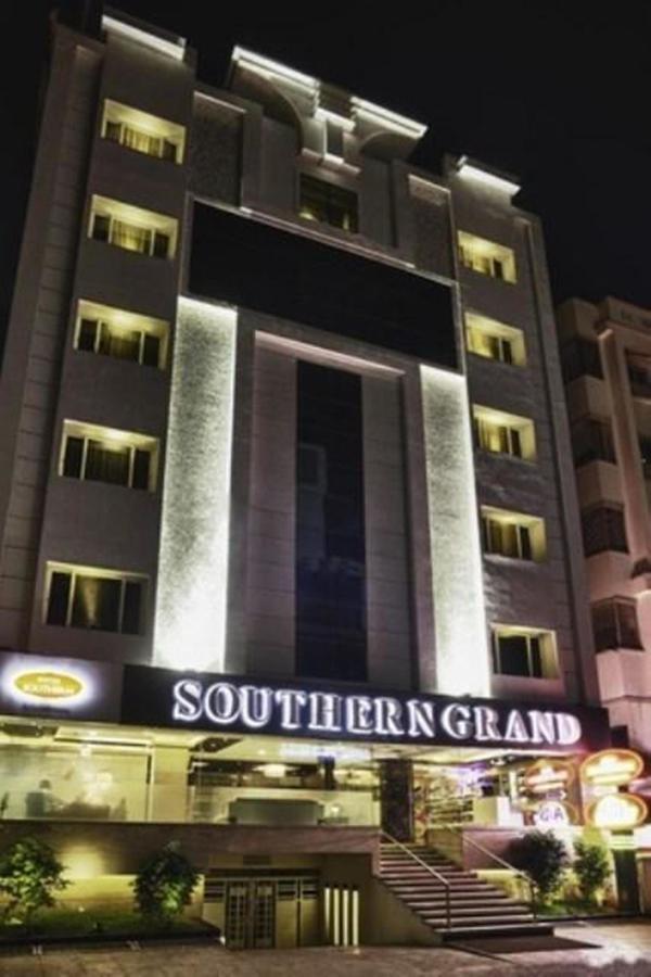 Hotel Southern Grand Vijayawāda Exteriör bild